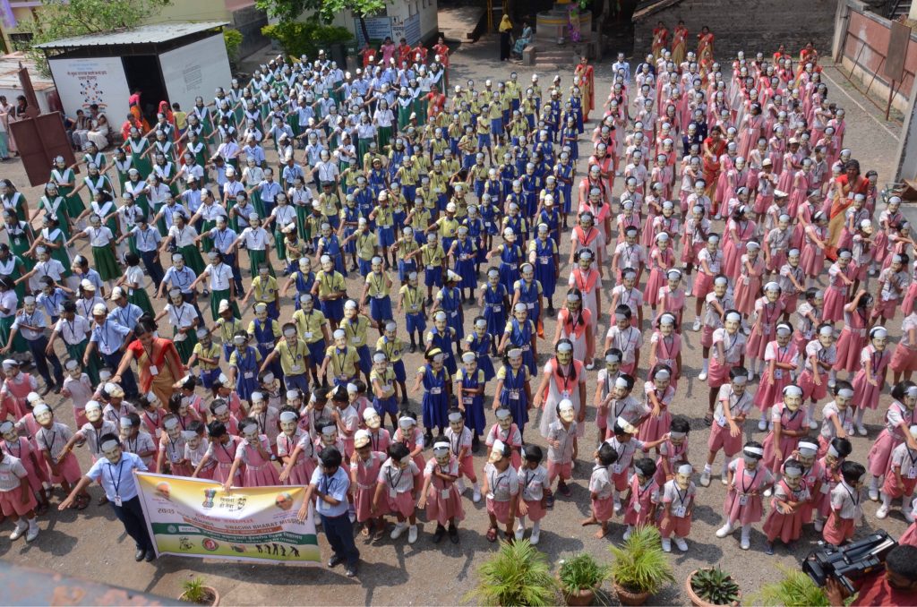 Swachhta Hi Seva-600 Students take Oath of Swachh Bharat by Wearing Mask of Late Hon Shri Lal Bahadur Shastri-2nd Prime Minister of India has entered in Global Records